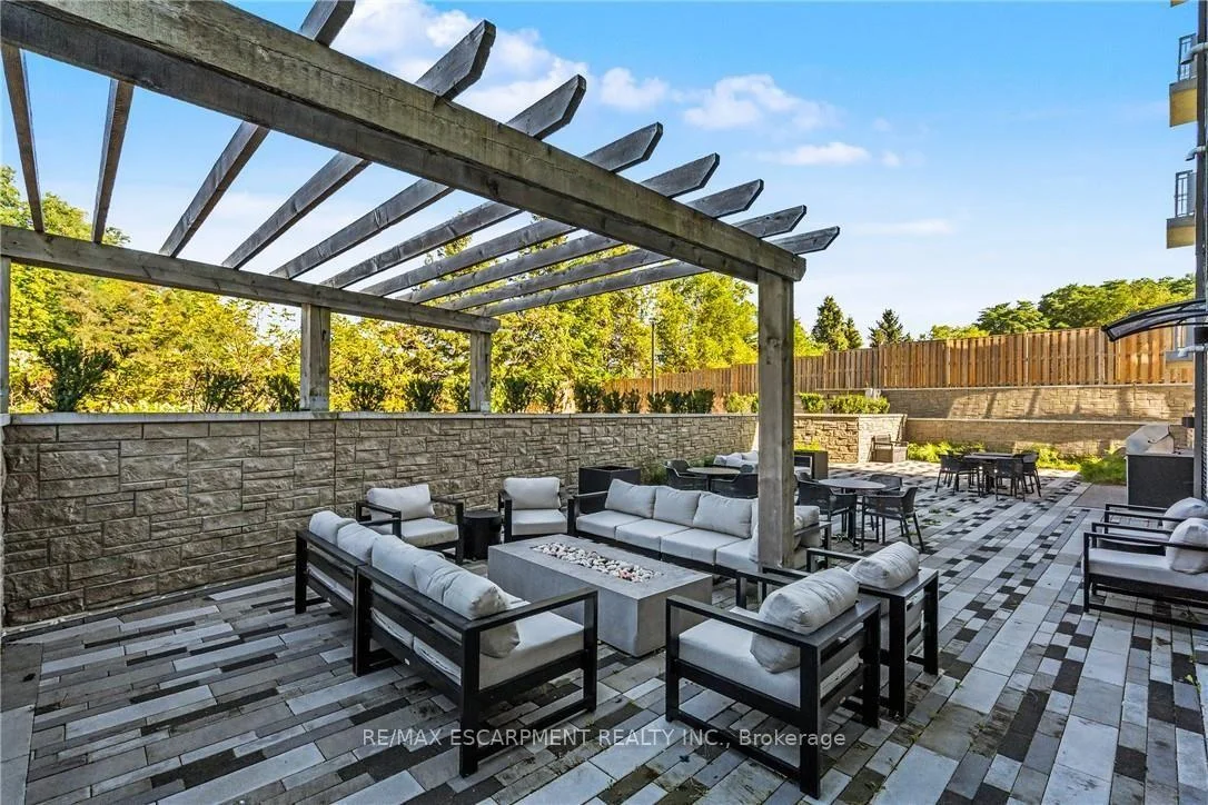 Photo 6 of Unit 413, 16 Markle Crescent, Hamilton, Ancaster — HOMEH