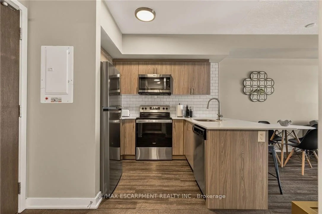 Photo 15 of Unit 413, 16 Markle Crescent, Hamilton, Ancaster — HOMEH