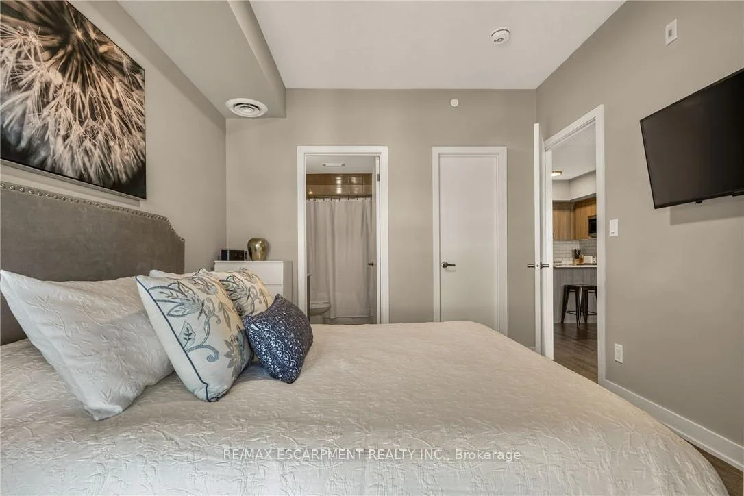 Photo 54 of Unit 413, 16 Markle Crescent, Hamilton, Ancaster — HOMEH