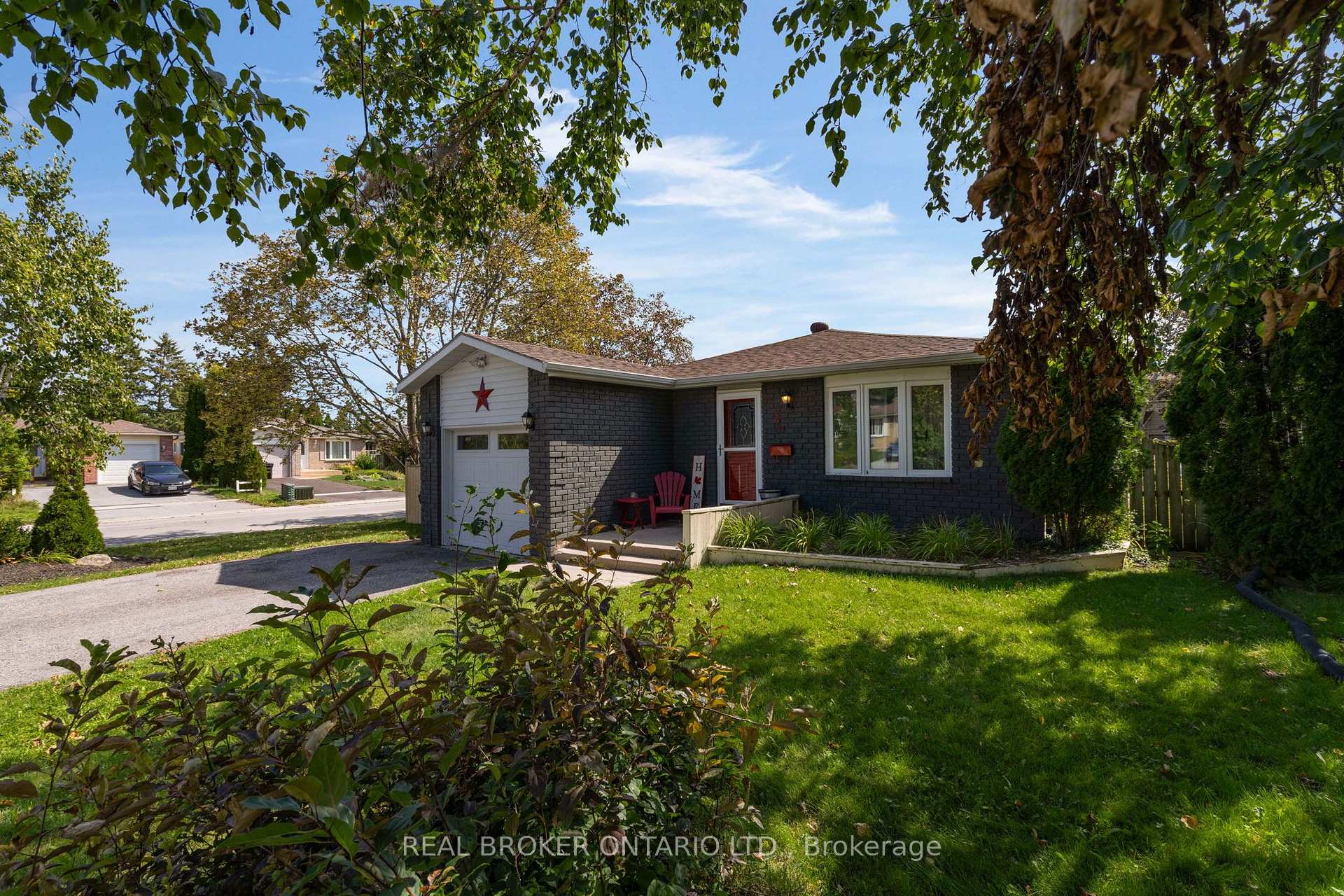 Photo 5 of 37 Hickling Trail, Barrie, Grove East — HOMEH
