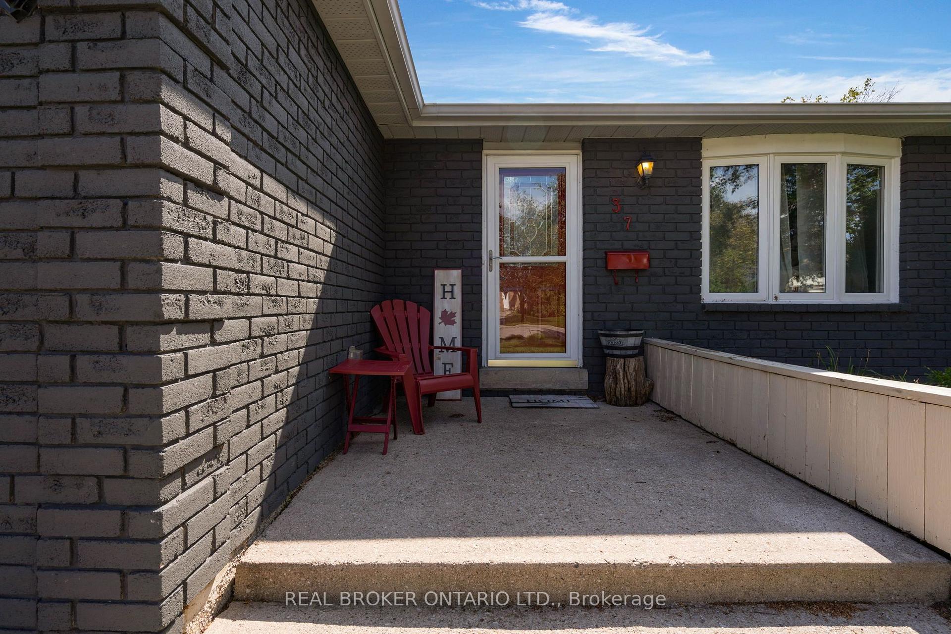 Photo 6 of 37 Hickling Trail, Barrie, Grove East — HOMEH