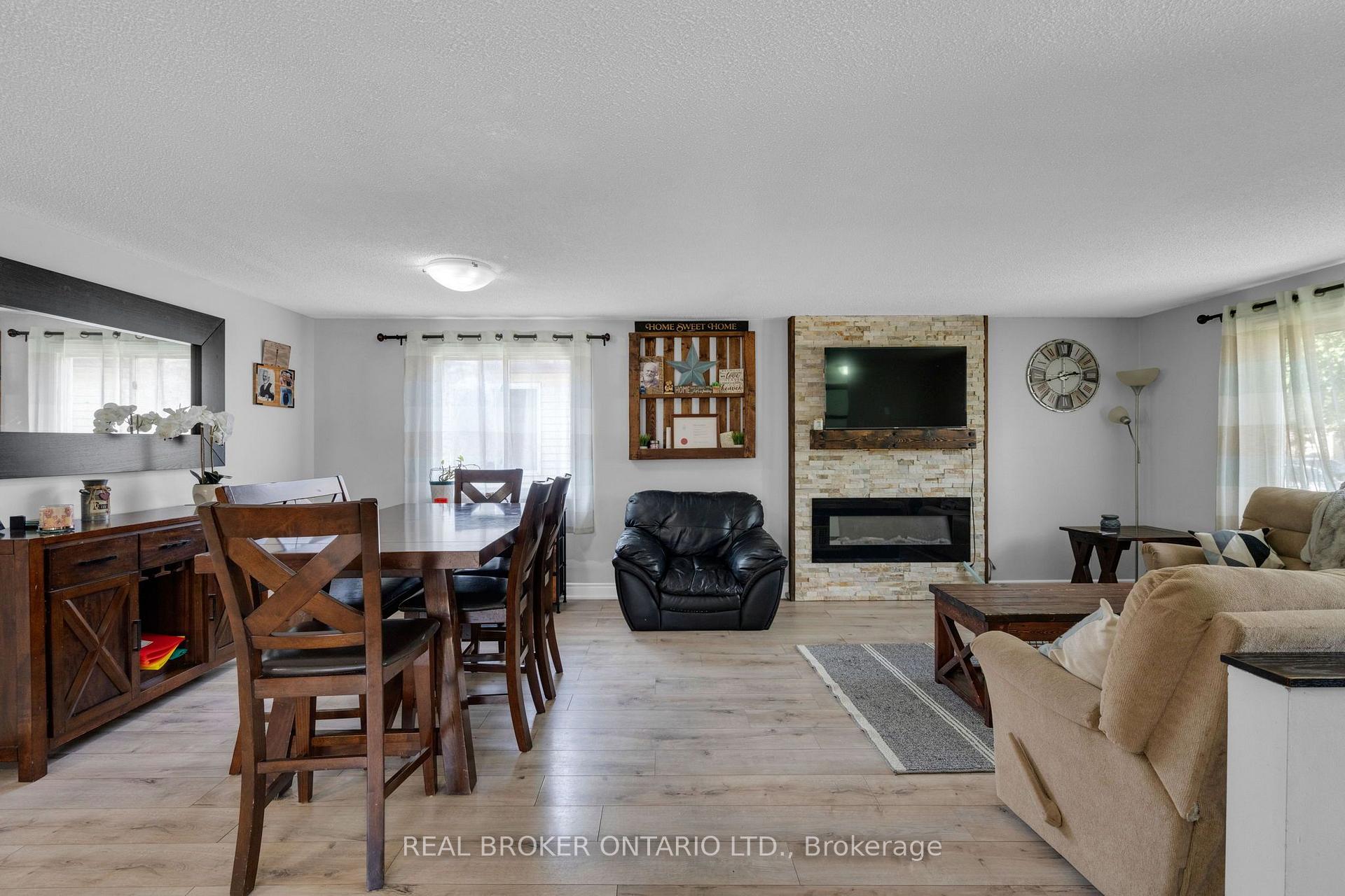 Photo 10 of 37 Hickling Trail, Barrie, Grove East — HOMEH