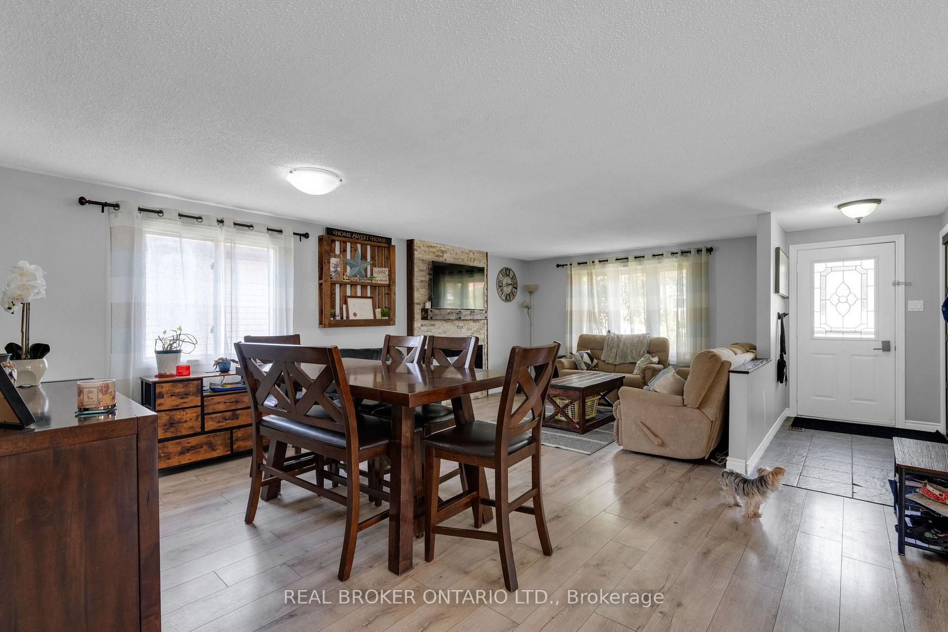 Photo 11 of 37 Hickling Trail, Barrie, Grove East — HOMEH