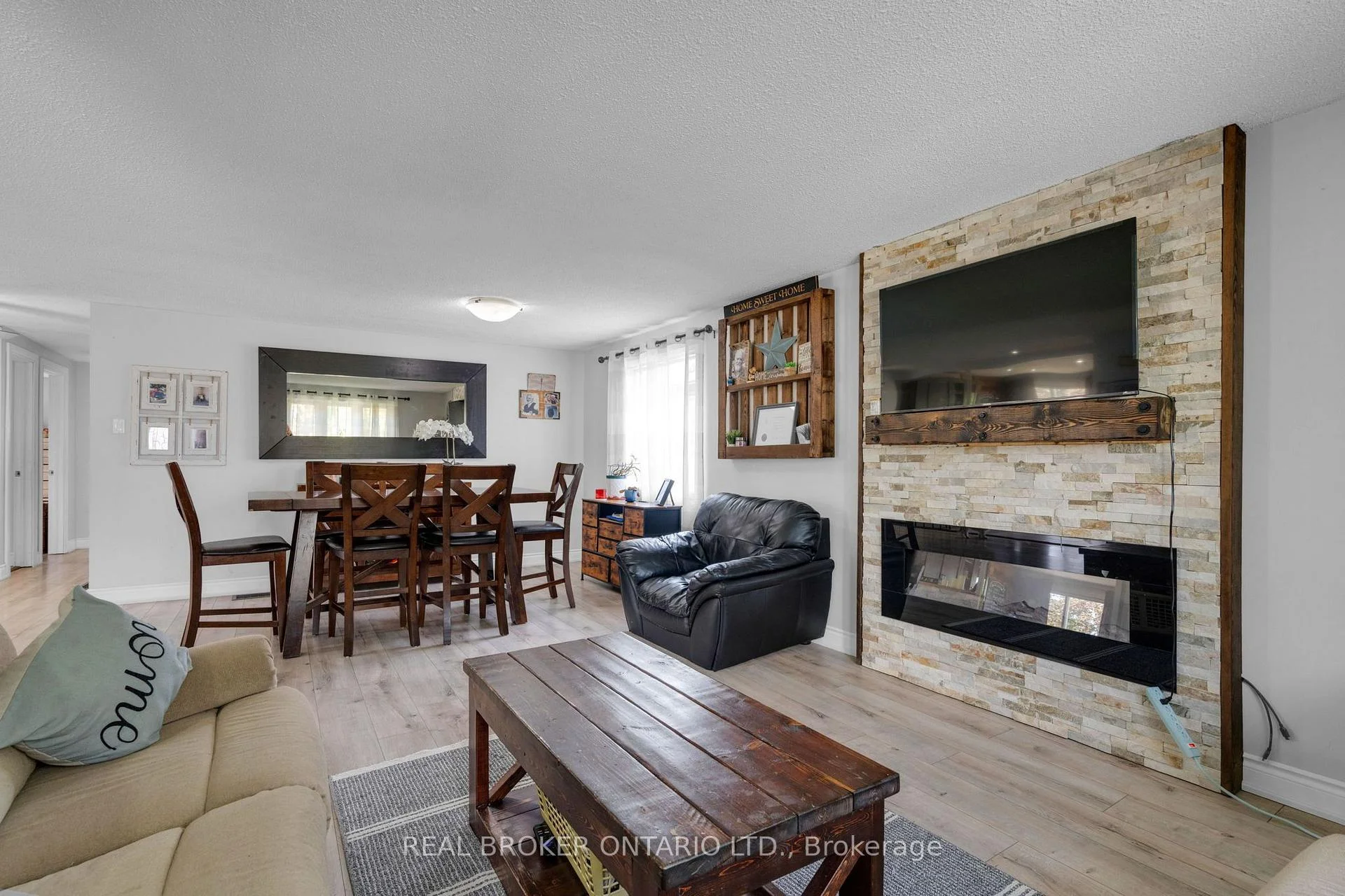 Photo 13 of 37 Hickling Trail, Barrie, Grove East — HOMEH