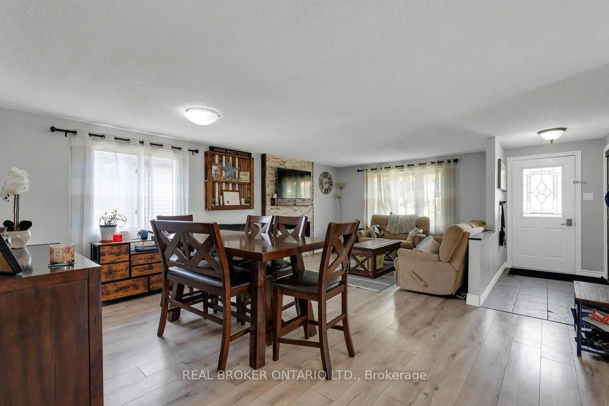 Photo 14 of 37 Hickling Trail, Barrie, Grove East — HOMEH