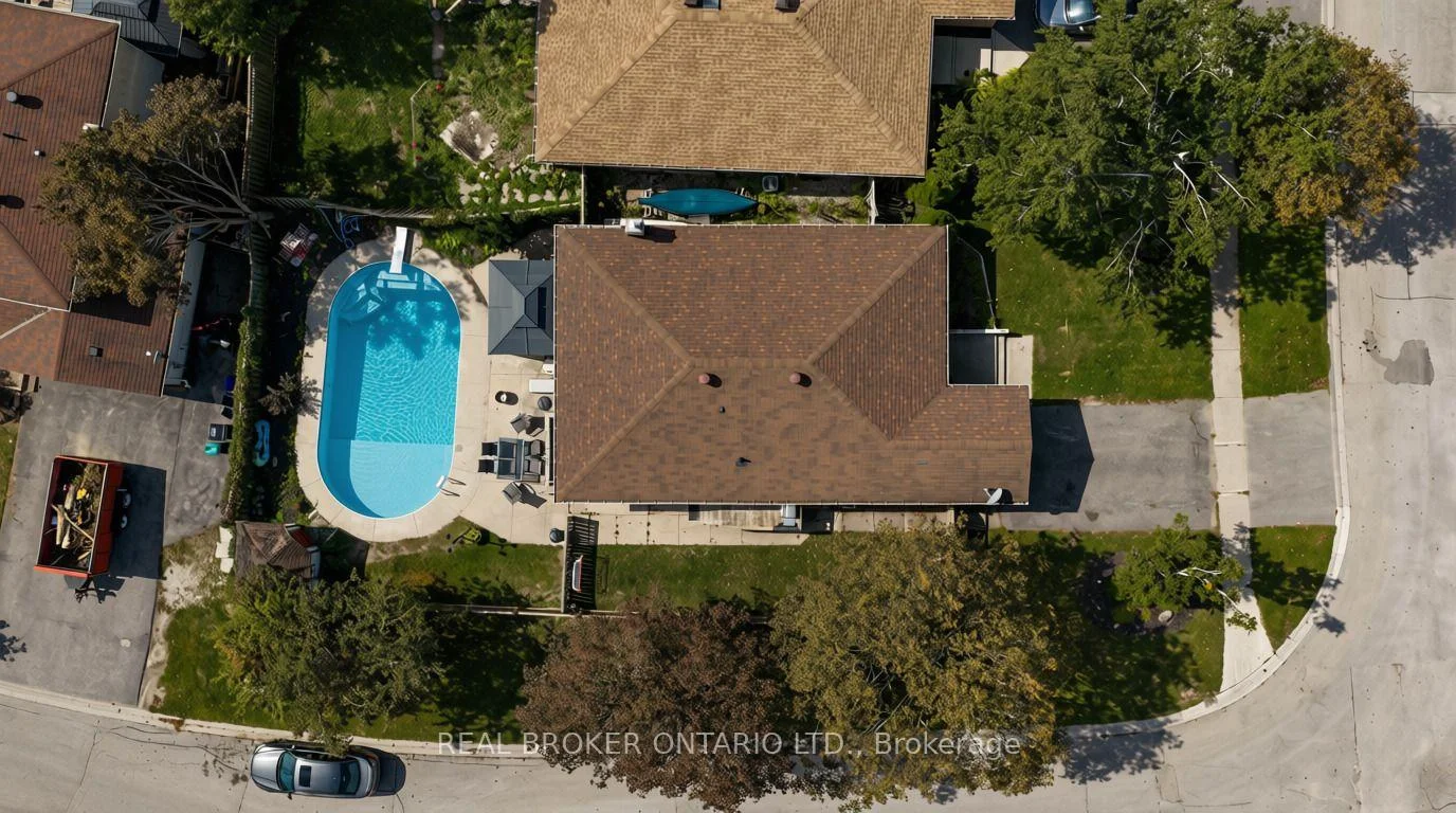 Photo 25 of 37 Hickling Trail, Barrie, Grove East — HOMEH