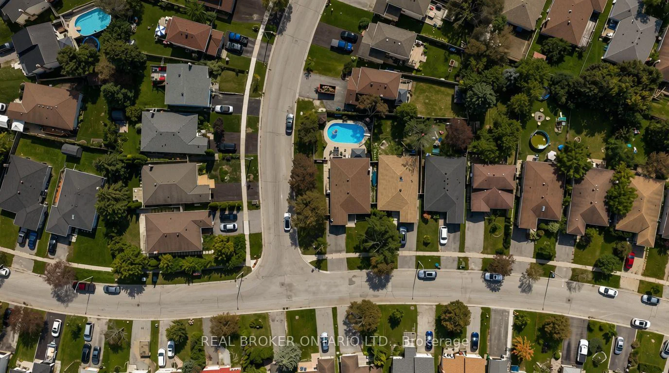 Photo 62 of 37 Hickling Trail, Barrie, Grove East — HOMEH
