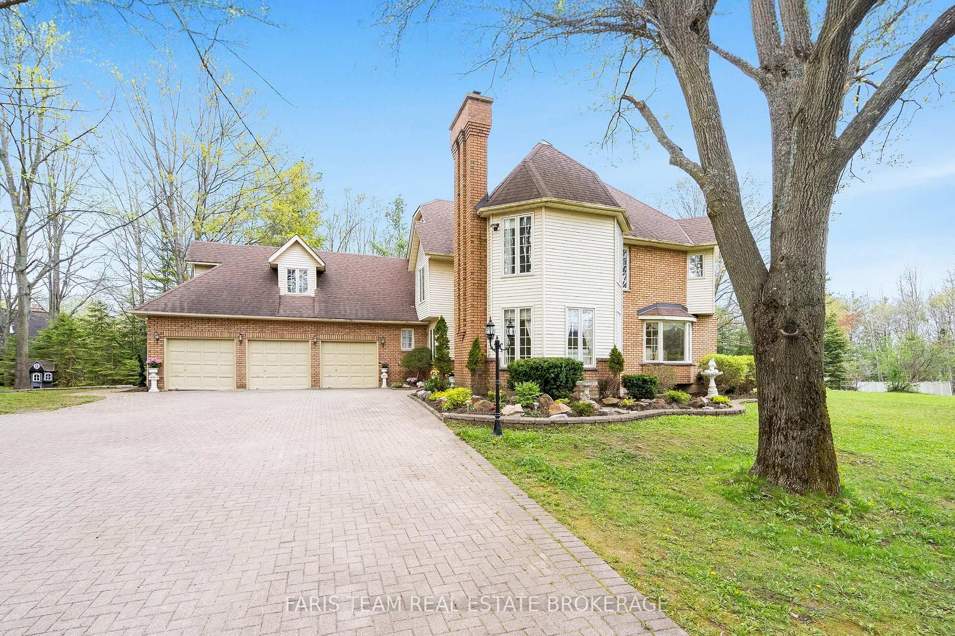 Photo 5 of 4 Mills Circle, Springwater, Rural Springwater — HOMEH