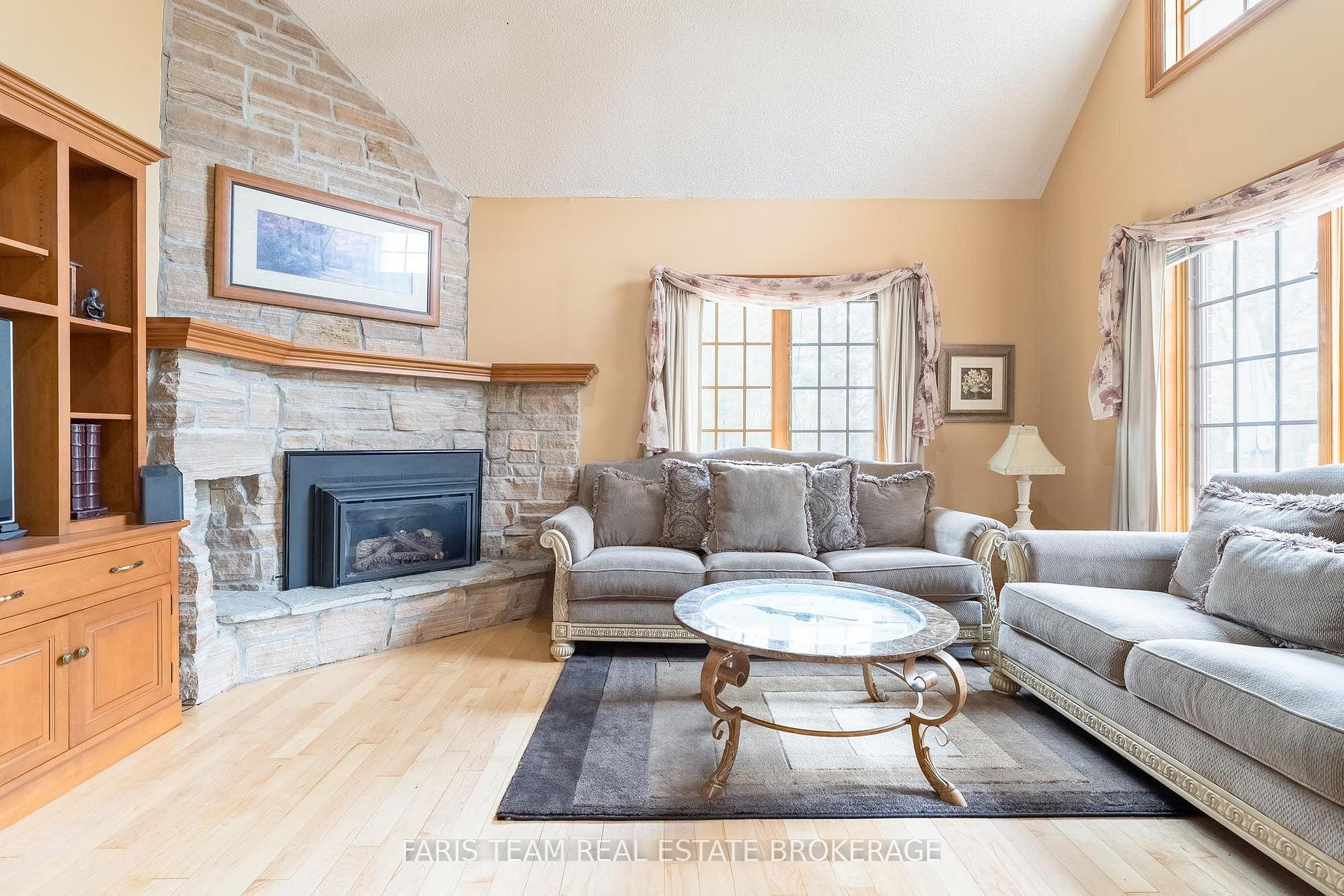 Photo 18 of 4 Mills Circle, Springwater, Rural Springwater — HOMEH