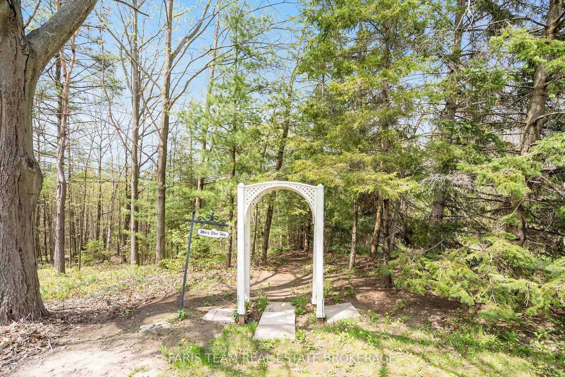 Photo 42 of 4 Mills Circle, Springwater, Rural Springwater — HOMEH