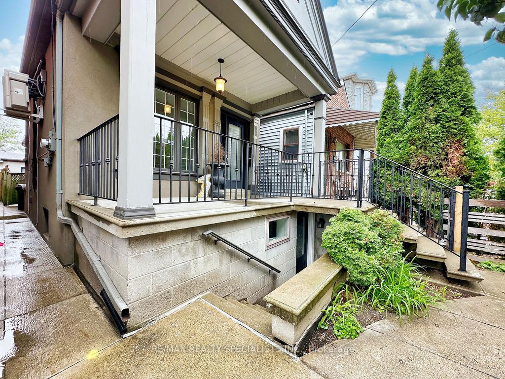 Photo 3 of 252 Earlscourt Avenue, Toronto, Caledonia-Fairbank — HOMEH