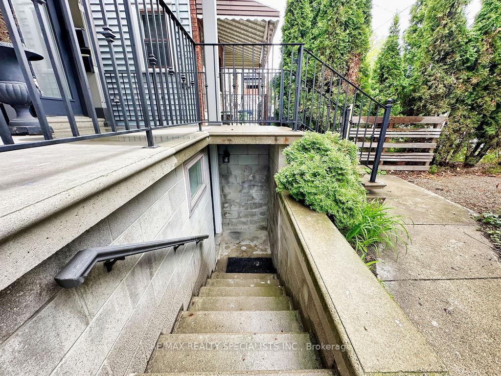 Photo 4 of 252 Earlscourt Avenue, Toronto, Caledonia-Fairbank — HOMEH