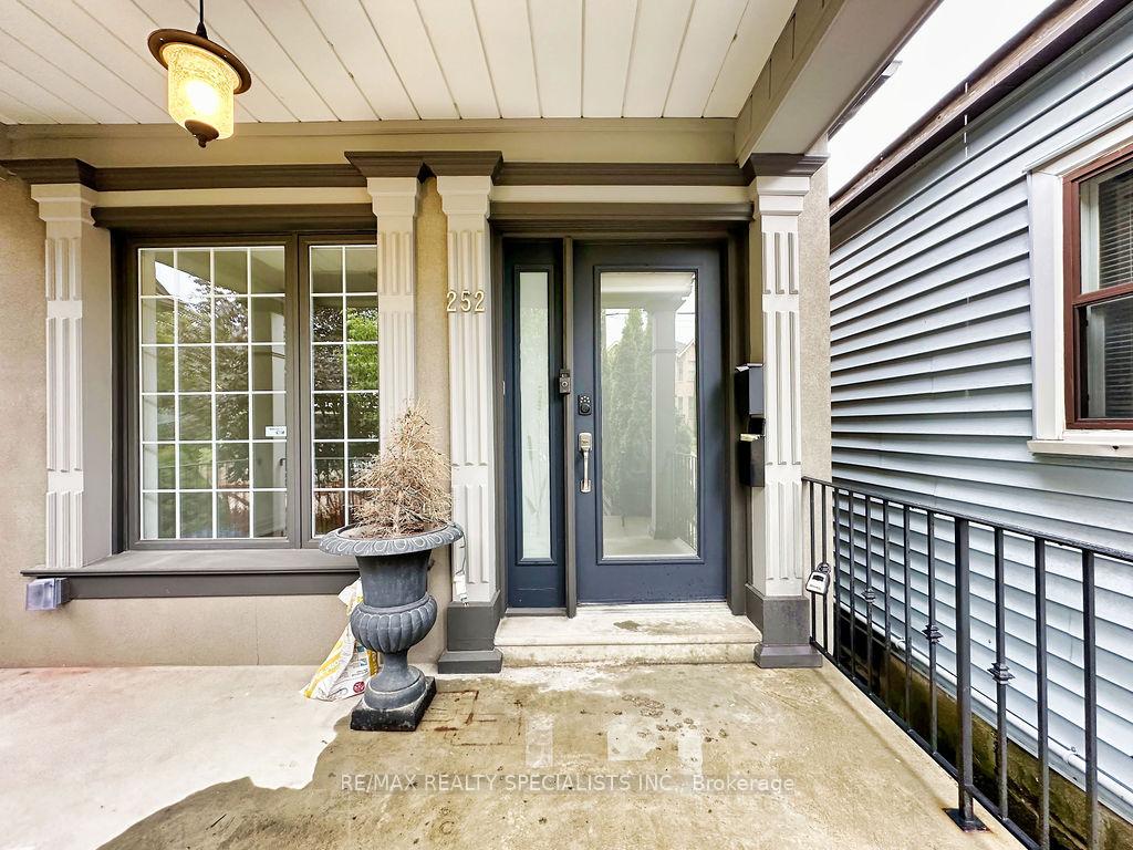 Photo 5 of 252 Earlscourt Avenue, Toronto, Caledonia-Fairbank — HOMEH