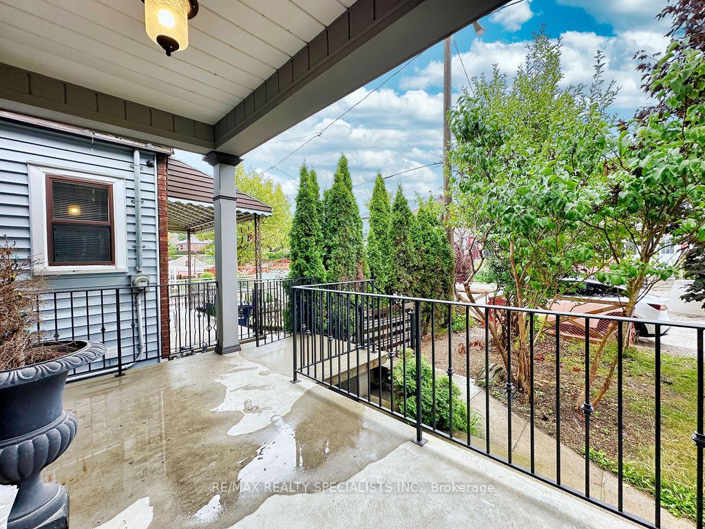 Photo 6 of 252 Earlscourt Avenue, Toronto, Caledonia-Fairbank — HOMEH