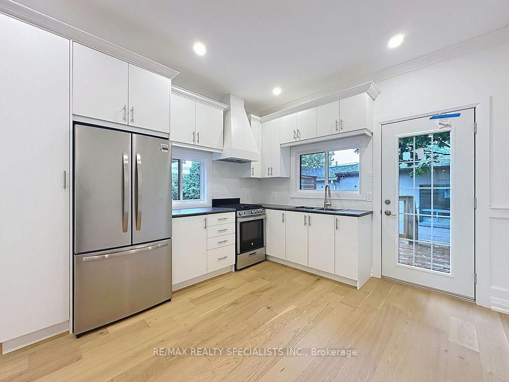 Photo 10 of 252 Earlscourt Avenue, Toronto, Caledonia-Fairbank — HOMEH
