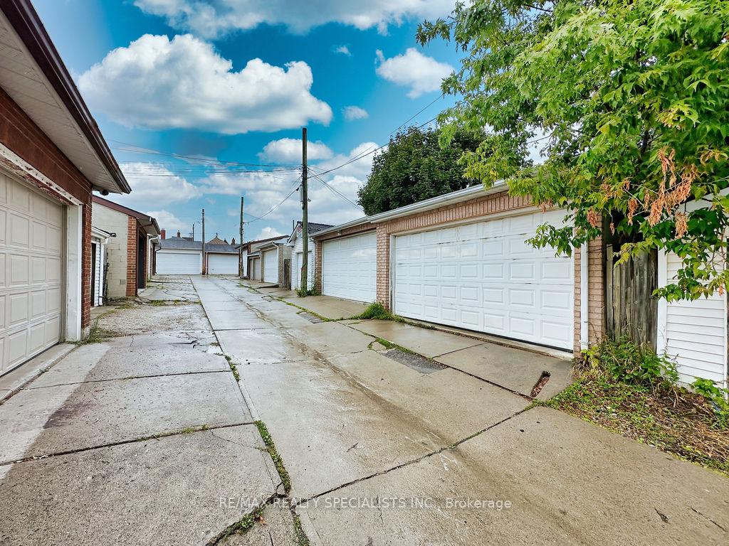 Photo 47 of 252 Earlscourt Avenue, Toronto, Caledonia-Fairbank — HOMEH