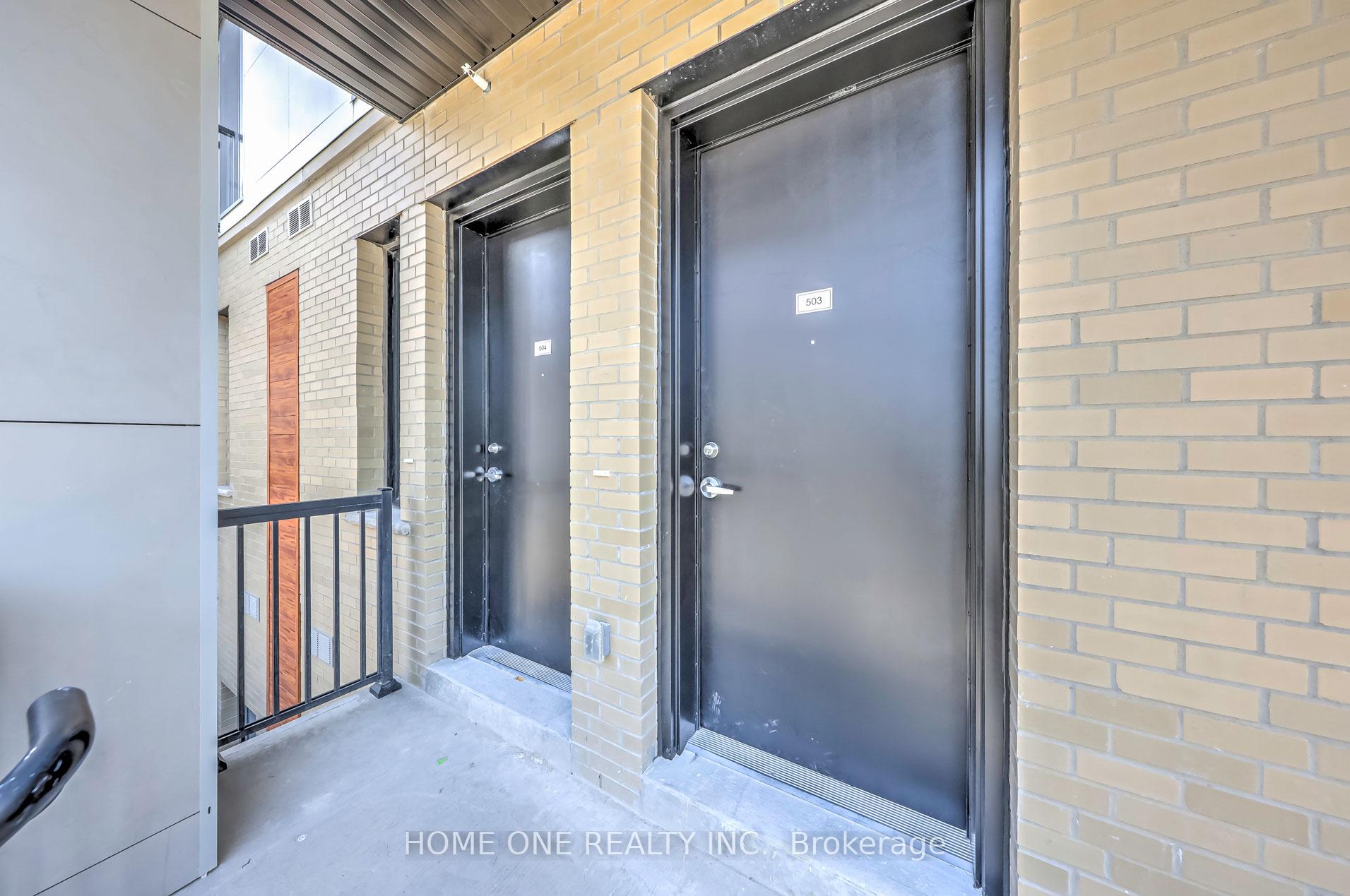 Photo 3 of Unit 503, 9 Steckeley House Lane, Richmond Hill, Rural Richmond Hill — HOMEH