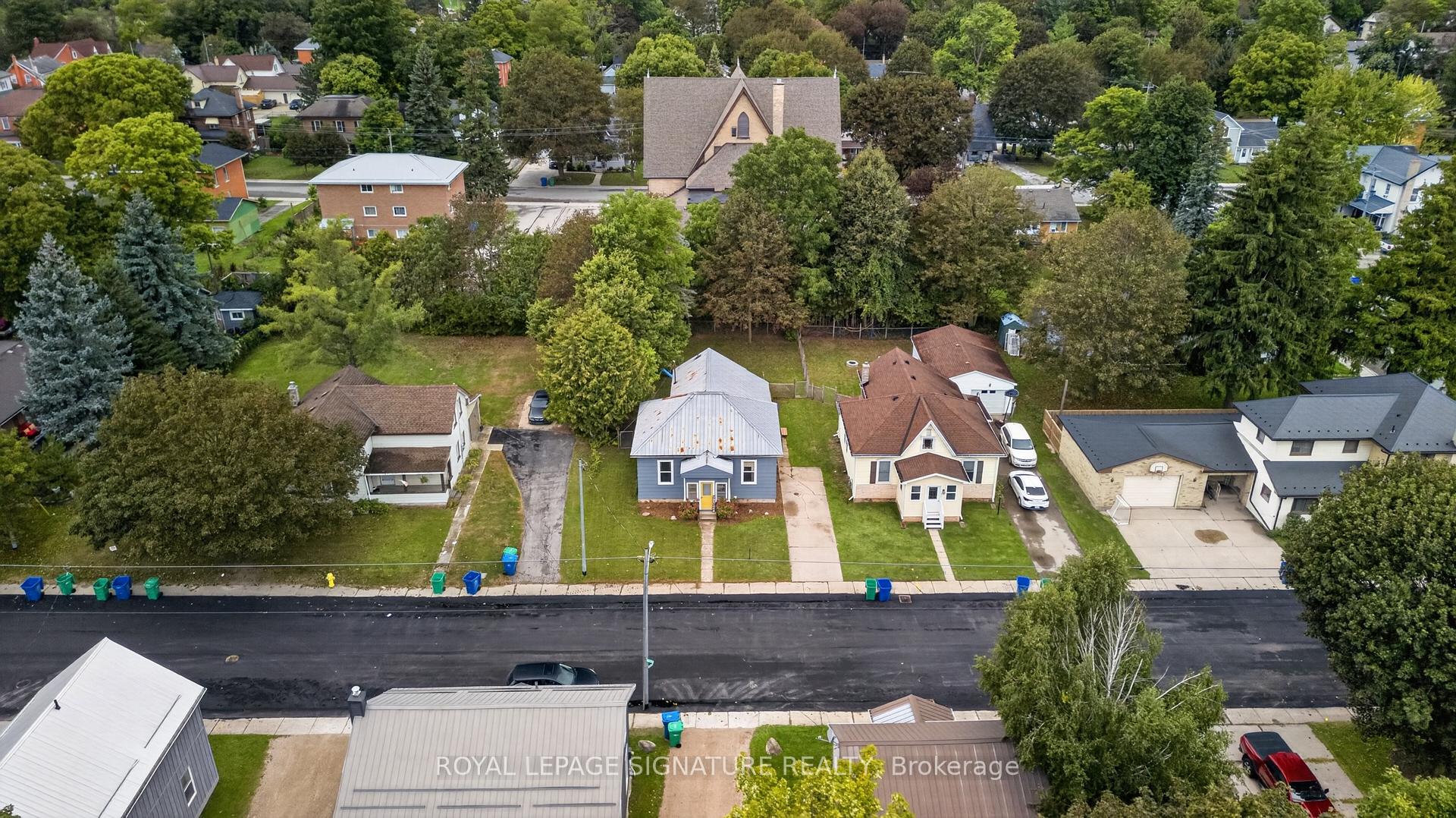 Photo 33 of 214 Edward Street, North Huron, Wingham — HOMEH