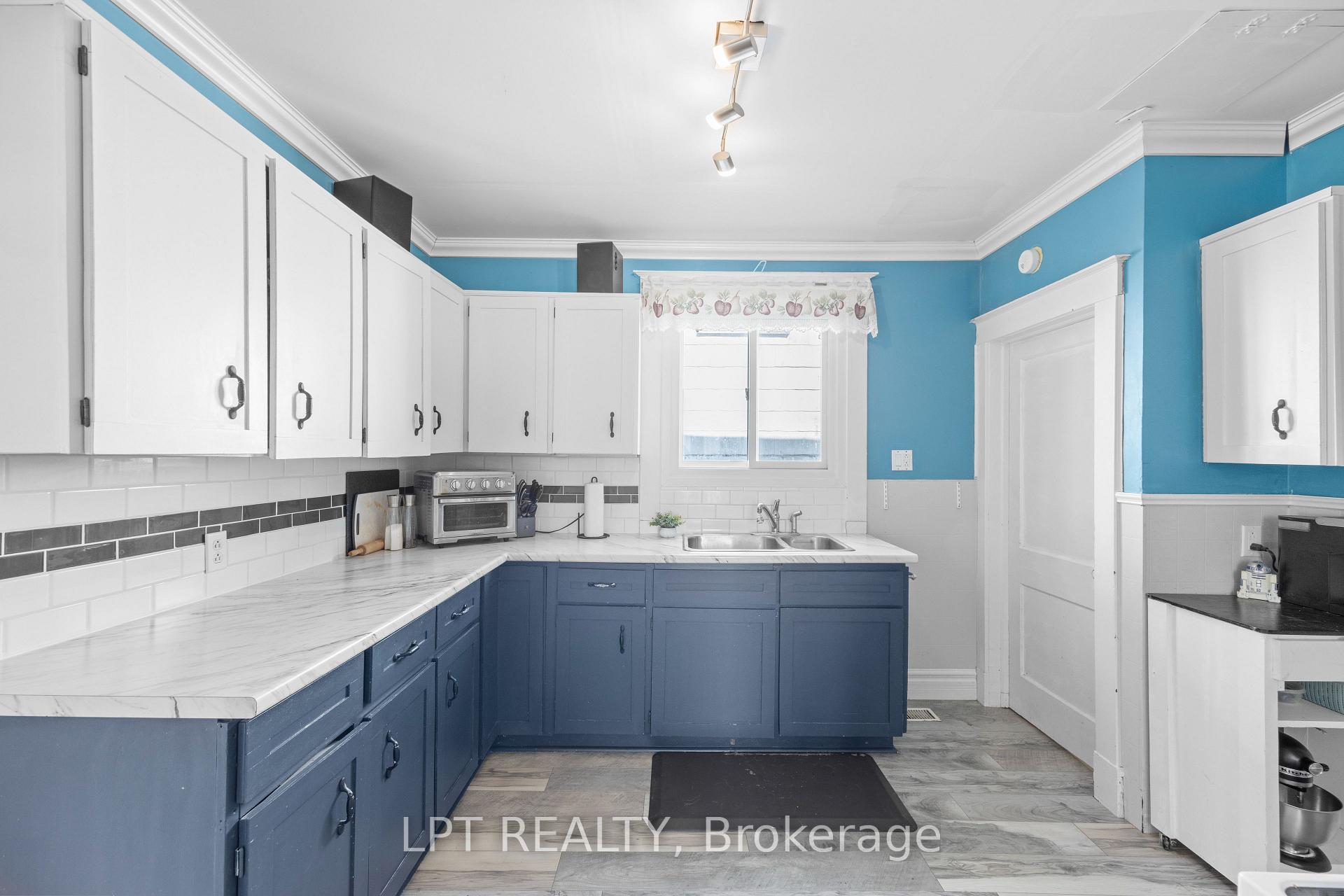 Photo 10 of 125 Curtis Street, St. Thomas — HOMEH