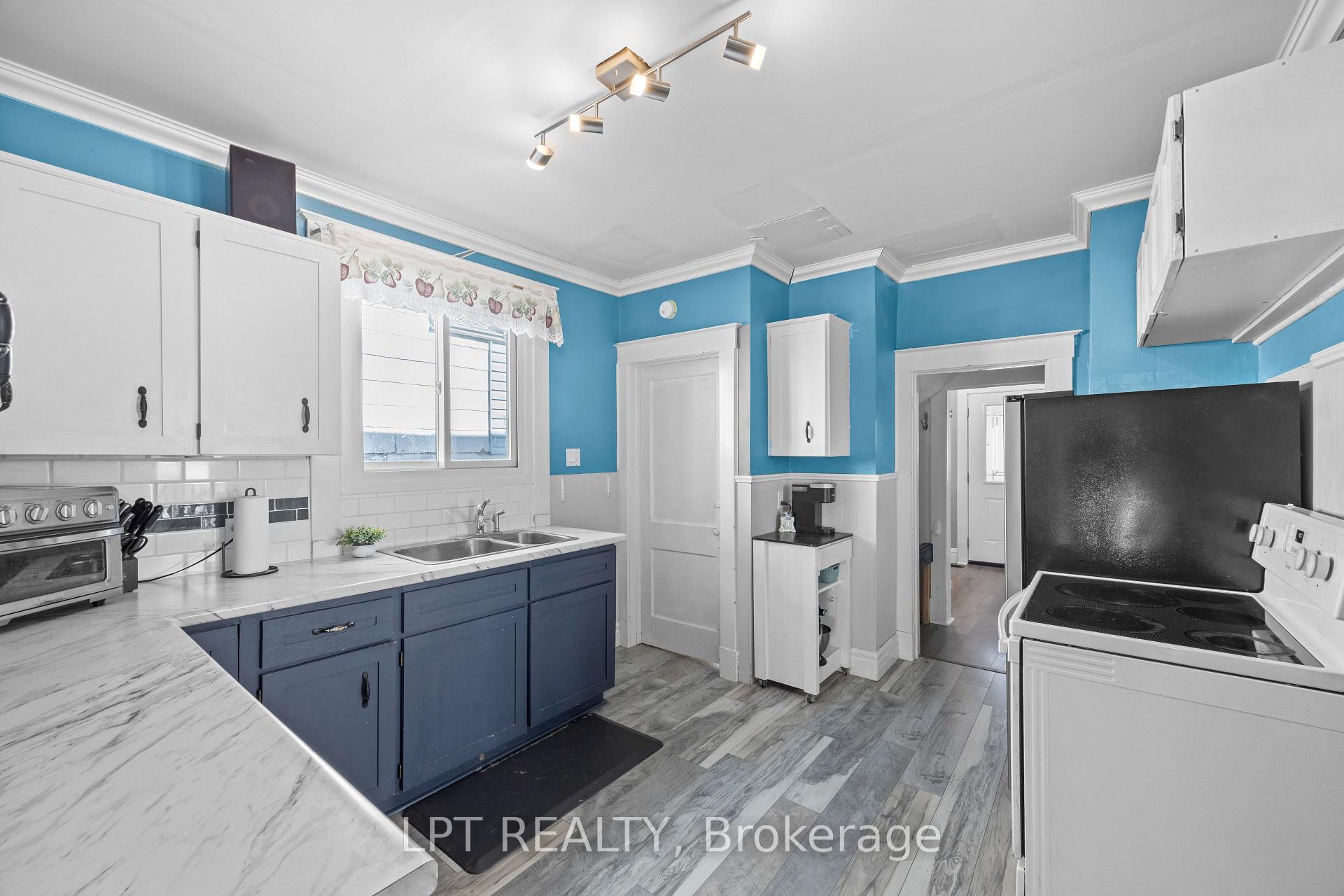 Photo 11 of 125 Curtis Street, St. Thomas — HOMEH