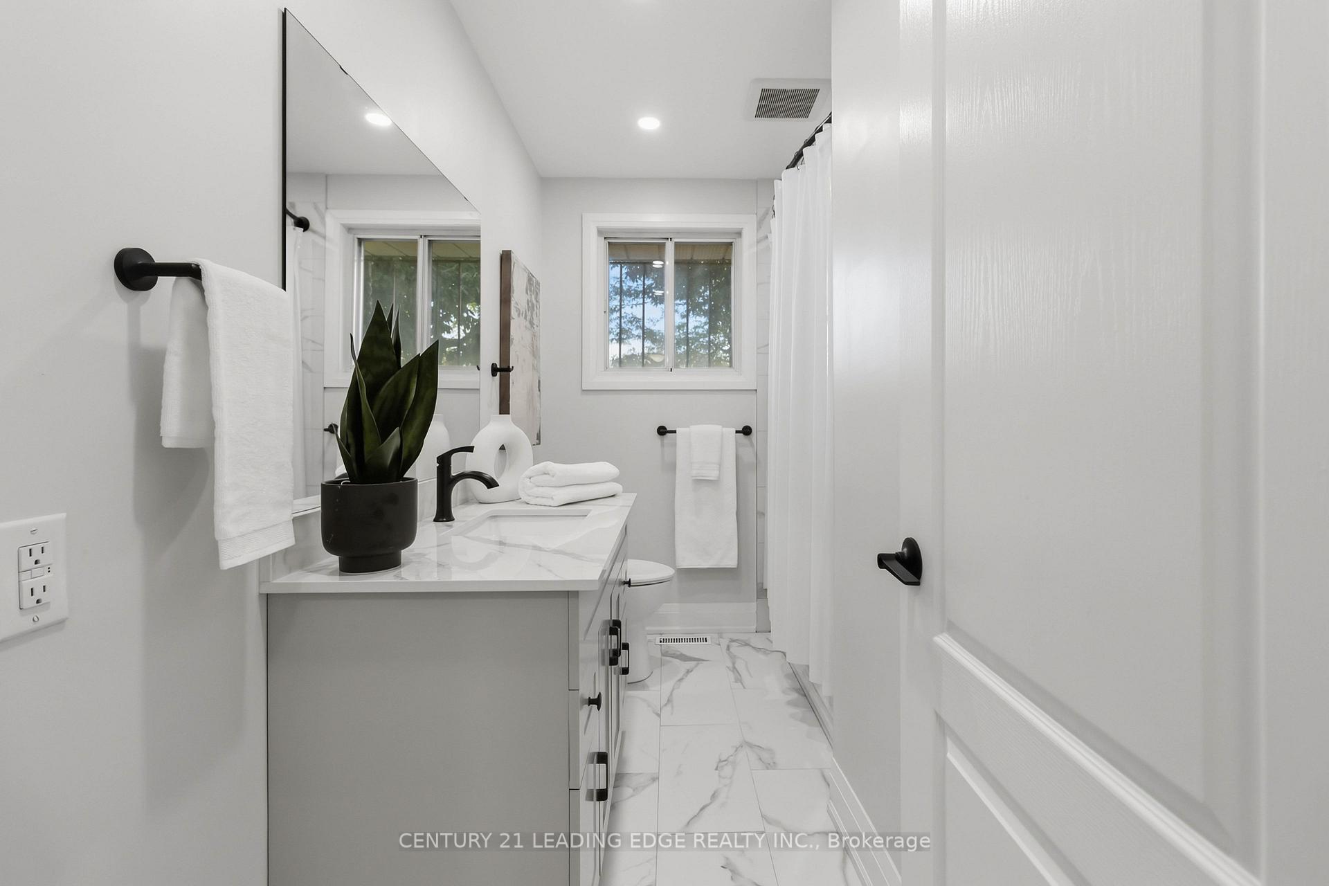 Photo 32 of 156 Landsdown Crescent, Markham, Wismer — HOMEH