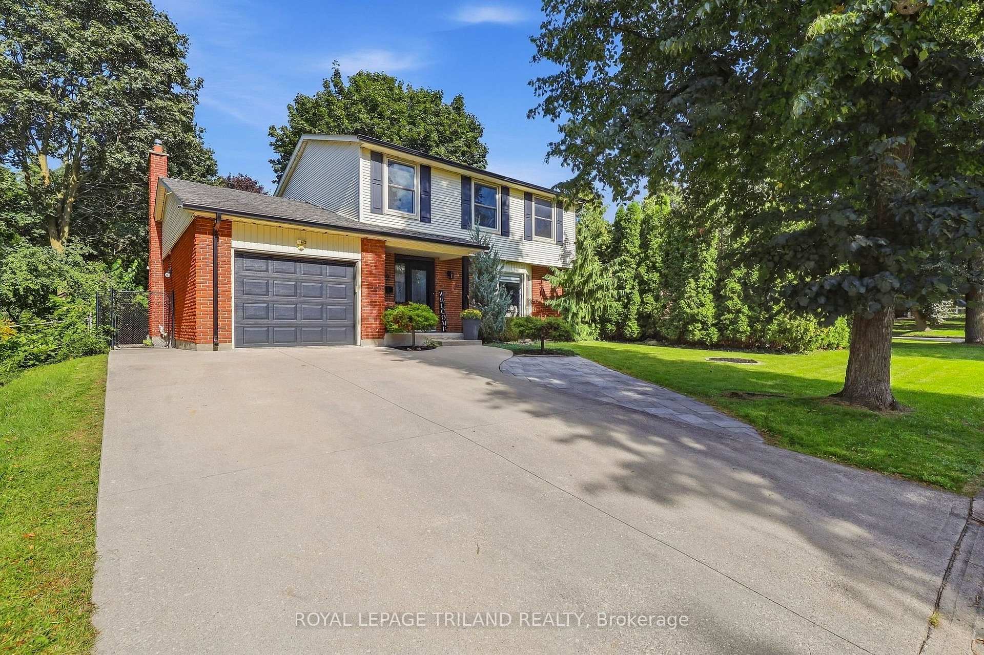 Photo 2 of 32 Hunter Woods Crescent, London, South N — HOMEH