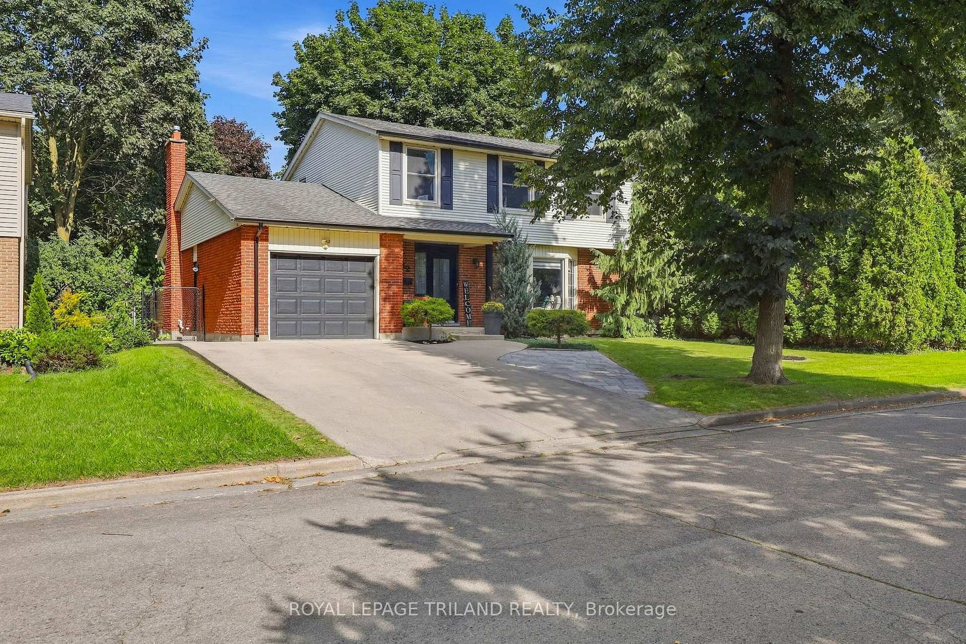 Photo 3 of 32 Hunter Woods Crescent, London, South N — HOMEH