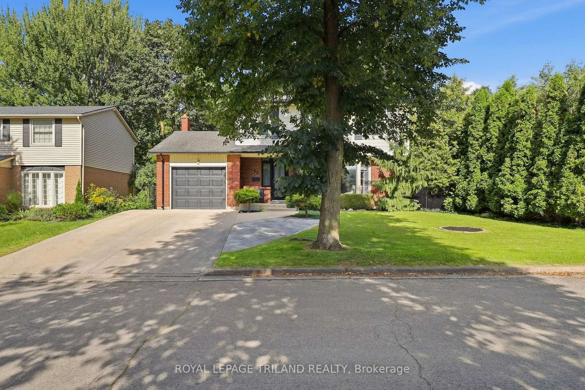Photo 4 of 32 Hunter Woods Crescent, London, South N — HOMEH