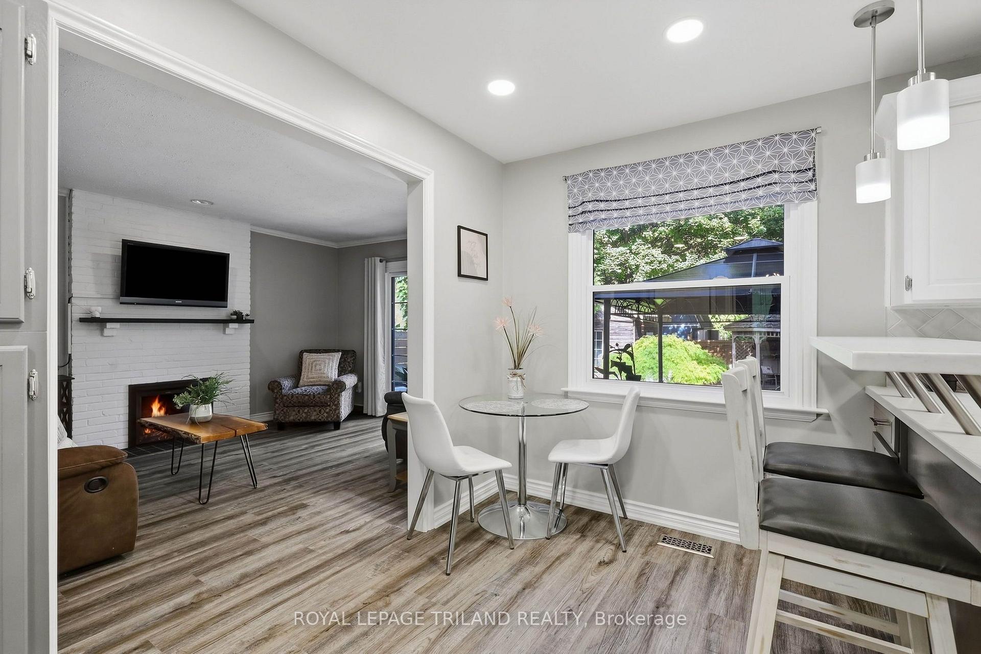 Photo 17 of 32 Hunter Woods Crescent, London, South N — HOMEH