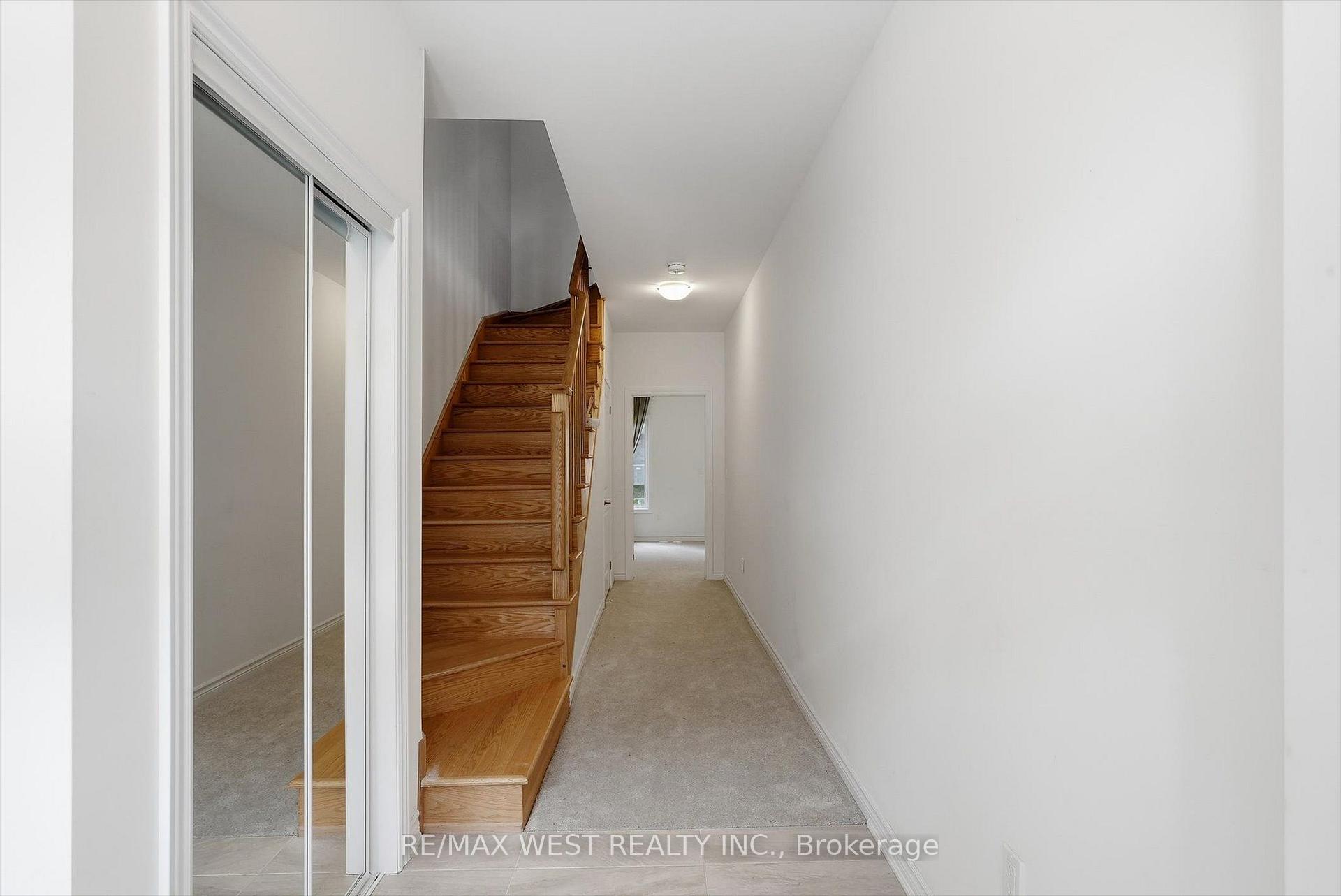 Photo 3 of 42 Quilico Road, Vaughan, Elder Mills — HOMEH