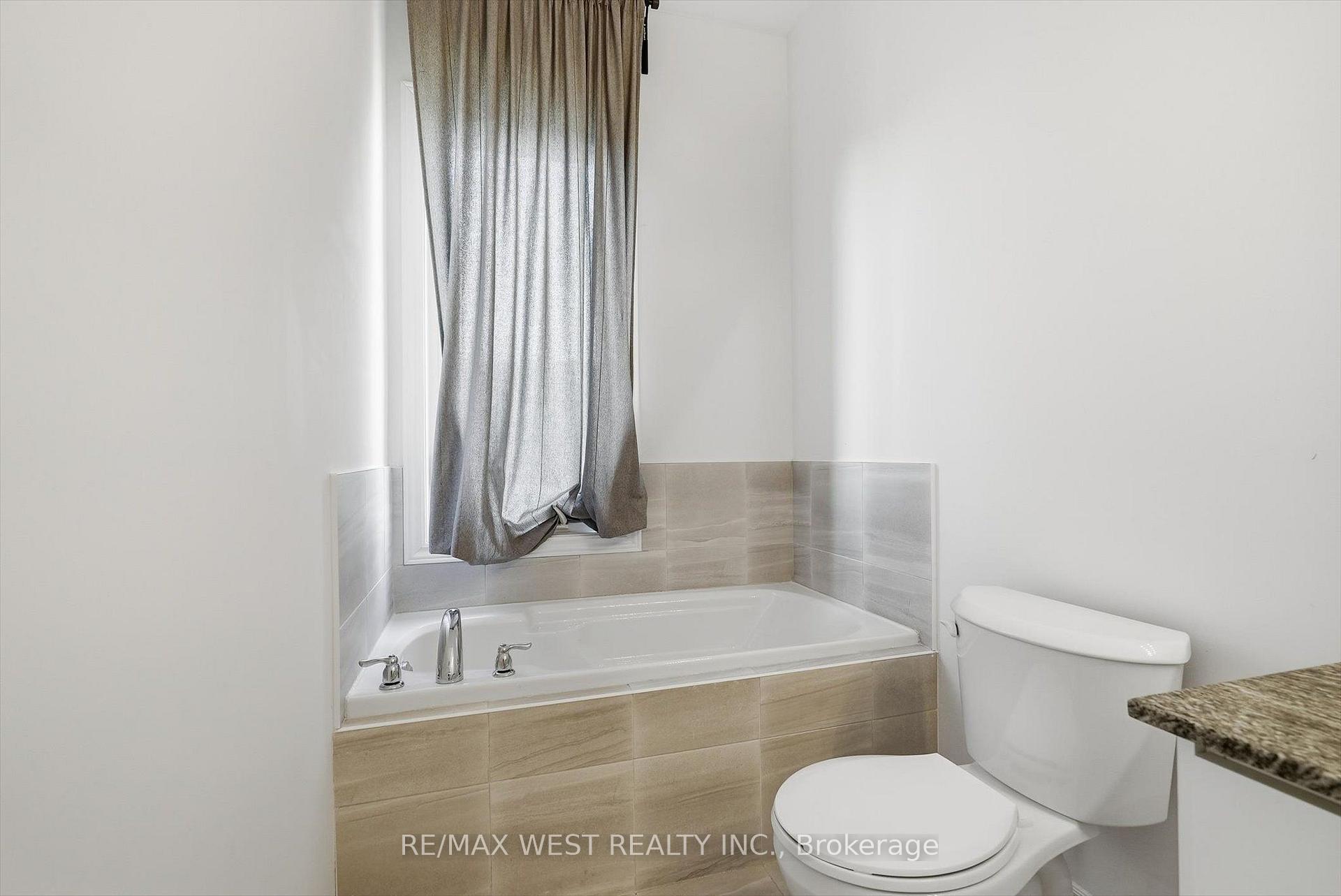 Photo 22 of 42 Quilico Road, Vaughan, Elder Mills — HOMEH