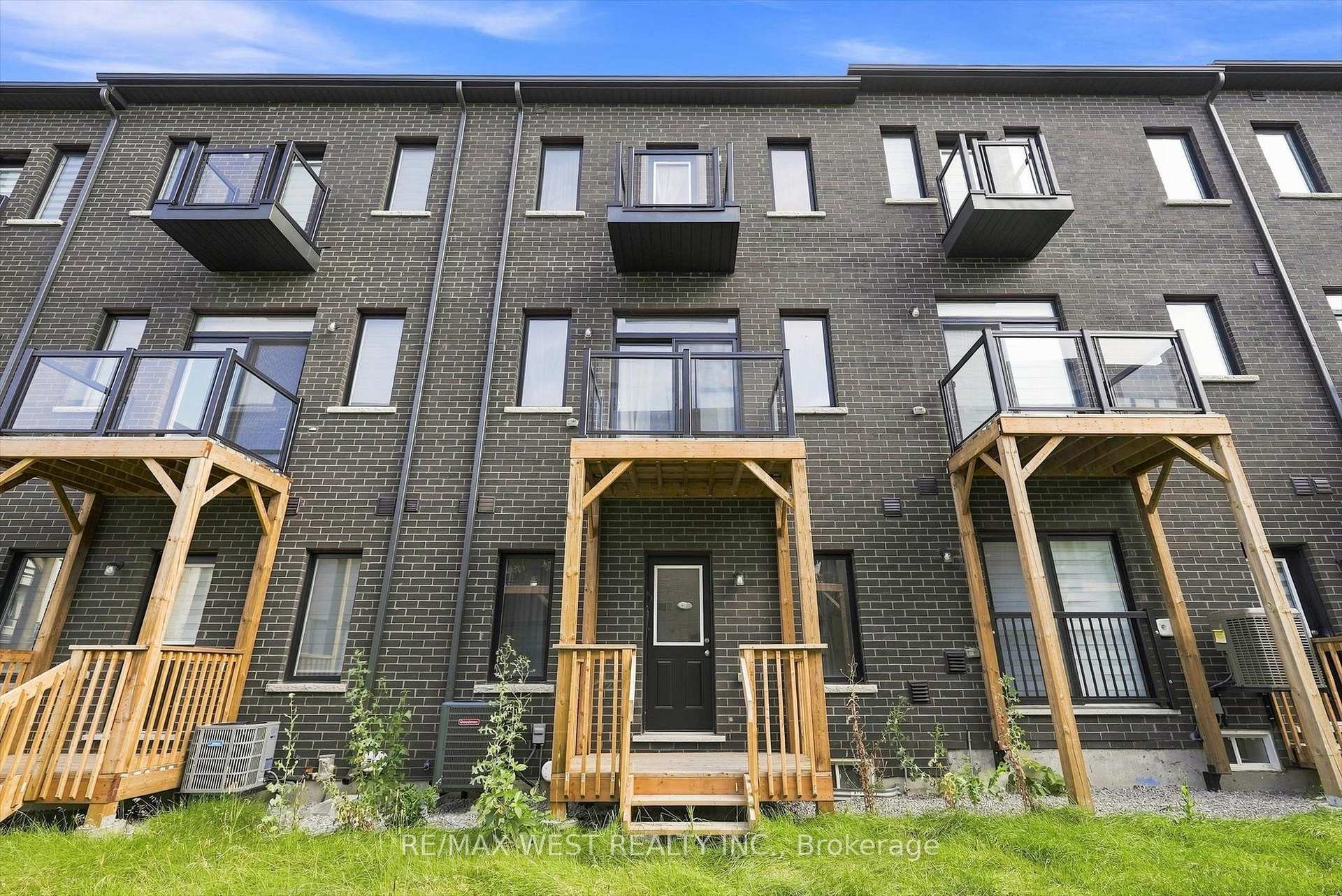 Photo 32 of 42 Quilico Road, Vaughan, Elder Mills — HOMEH