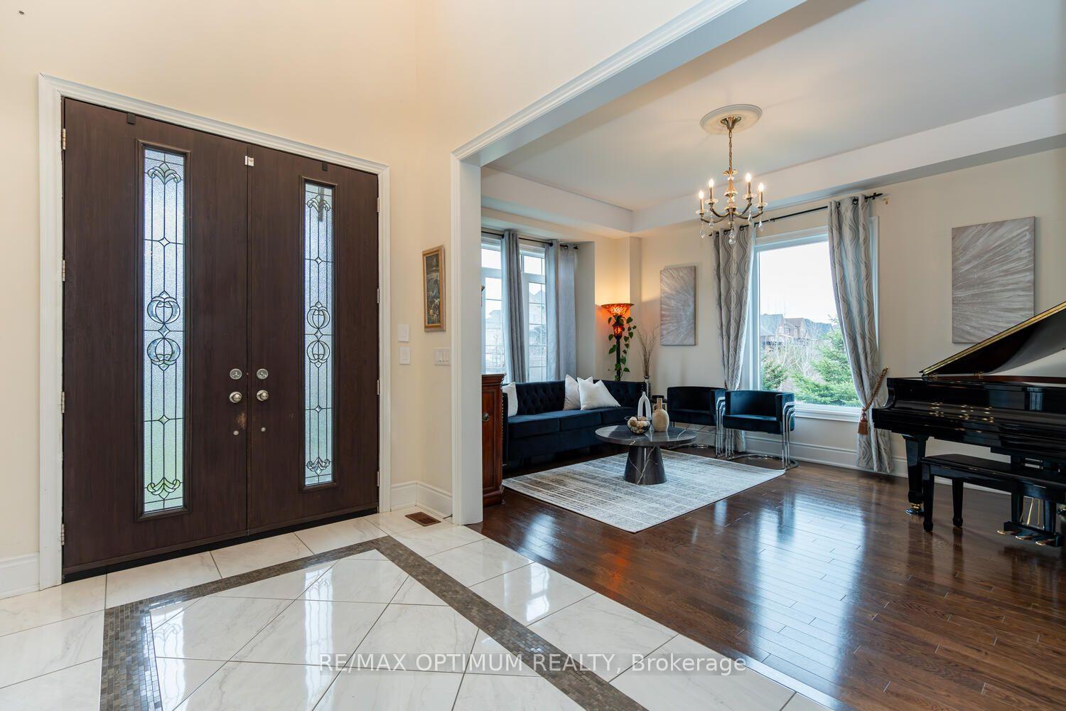 Photo 5 of 16 Layton Street, Brampton, Toronto Gore Rural Estate — HOMEH