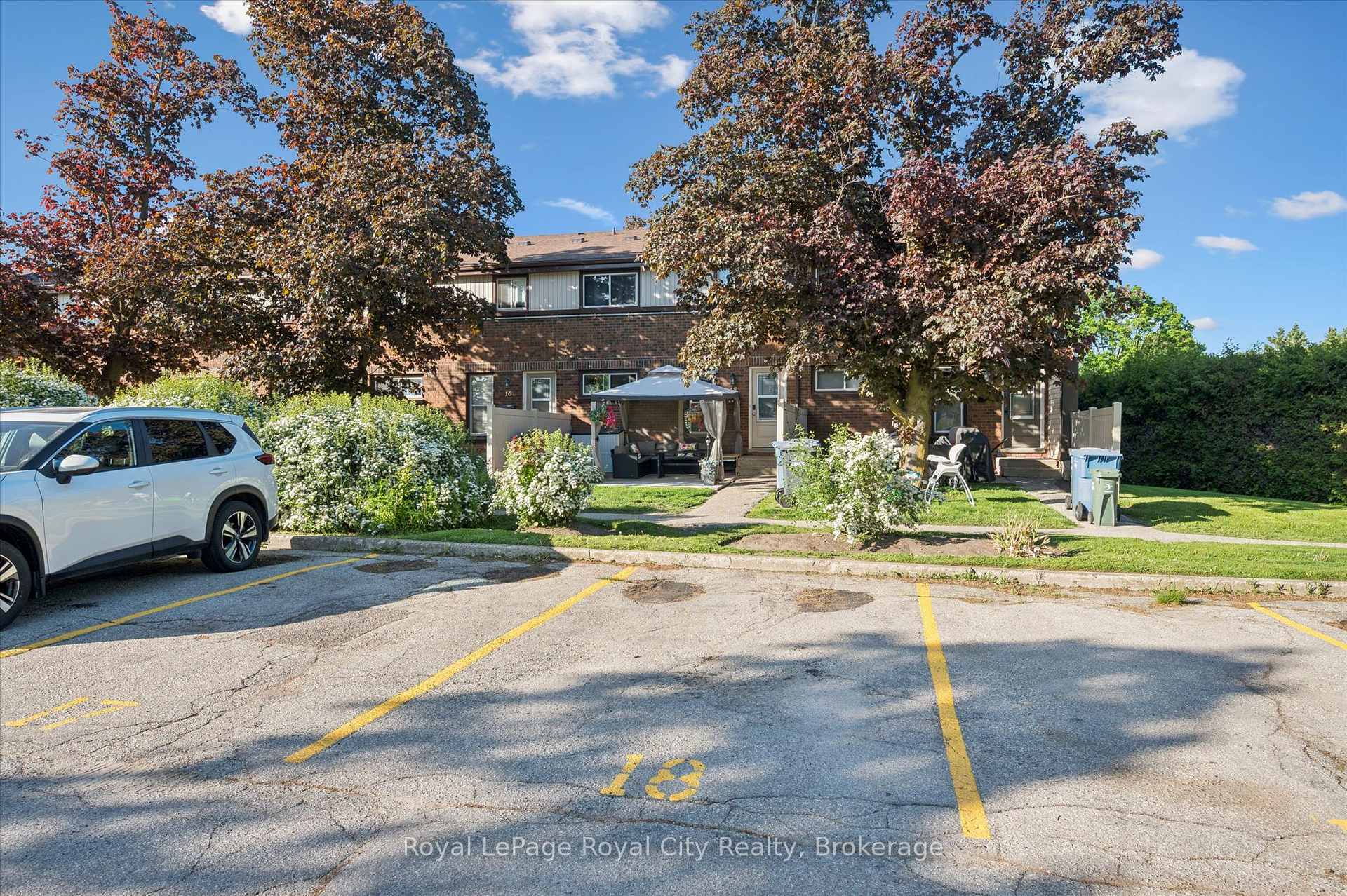 Photo 3 of Unit 18, 80 Burns Drive, Guelph, Riverside Park — HOMEH