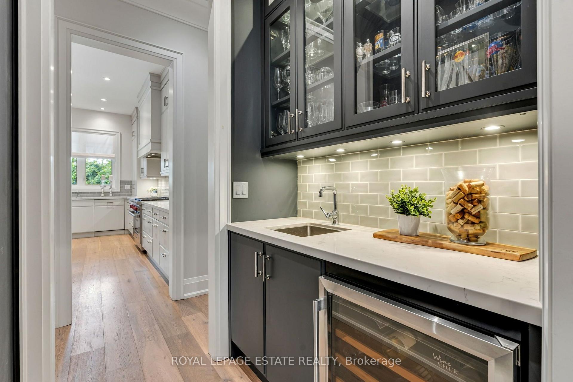 Photo 8 of 412 Saville Crescent, Oakville, West — HOMEH