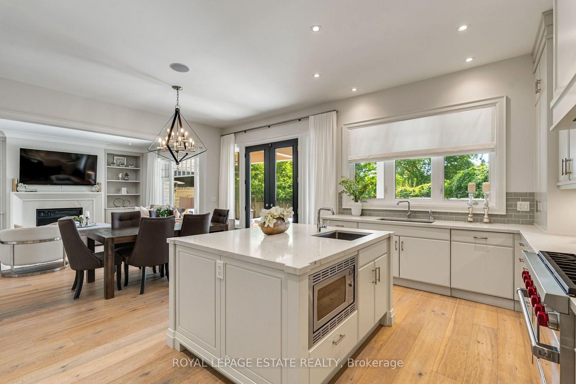 Photo 10 of 412 Saville Crescent, Oakville, West — HOMEH
