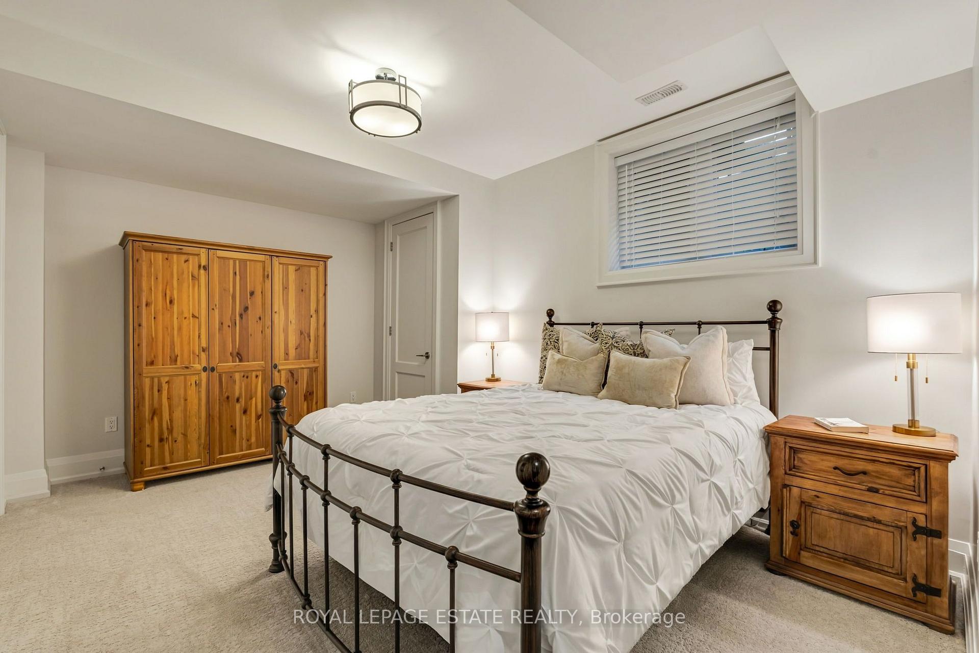 Photo 35 of 412 Saville Crescent, Oakville, West — HOMEH