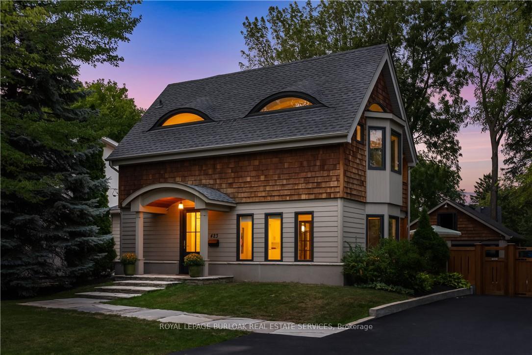 Photo 1 of 423 Smith Avenue, Burlington, Brant — HOMEH