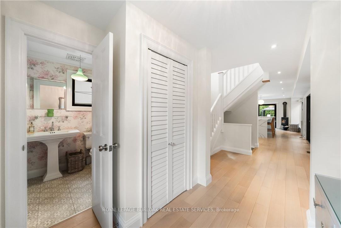 Photo 4 of 423 Smith Avenue, Burlington, Brant — HOMEH
