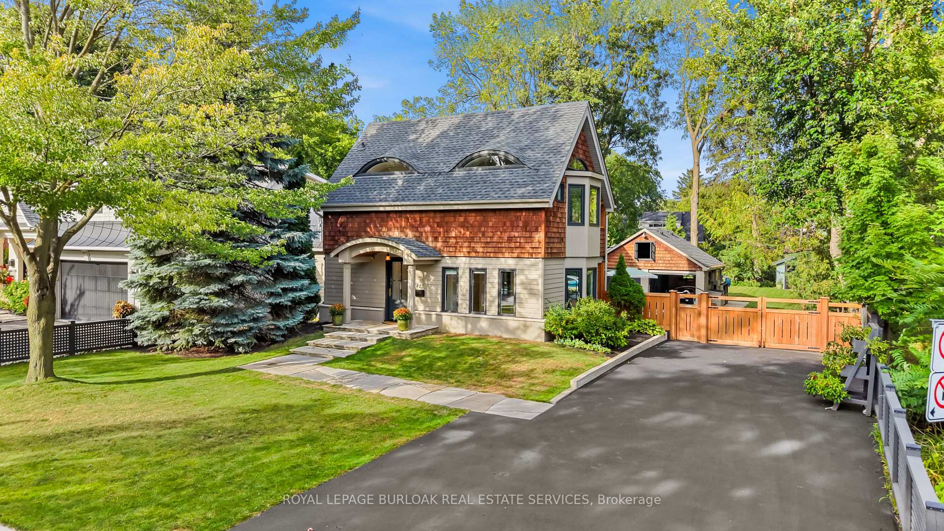 Photo 3 of 423 Smith Avenue, Burlington, Brant — HOMEH