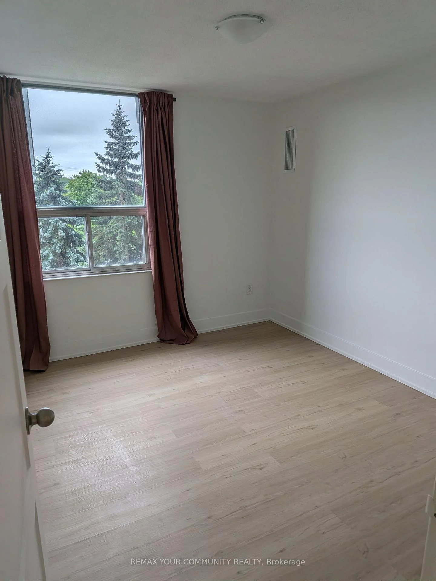 Photo 36 of Unit 514, 10 Edgecliff Golfway, Toronto, Flemingdon Park — HOMEH