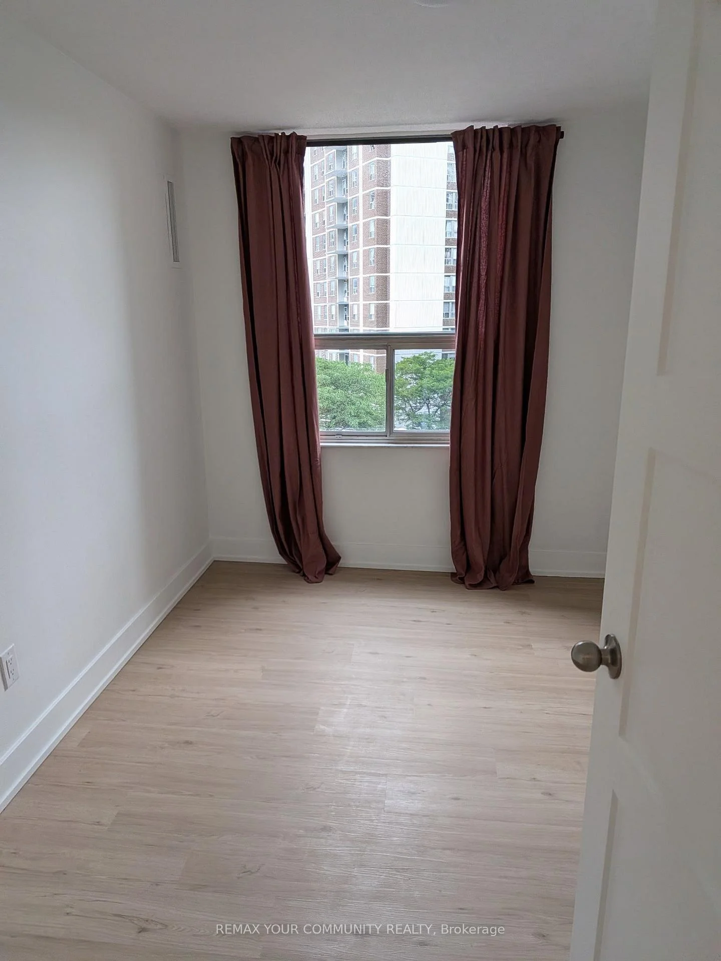 Photo 38 of Unit 514, 10 Edgecliff Golfway, Toronto, Flemingdon Park — HOMEH