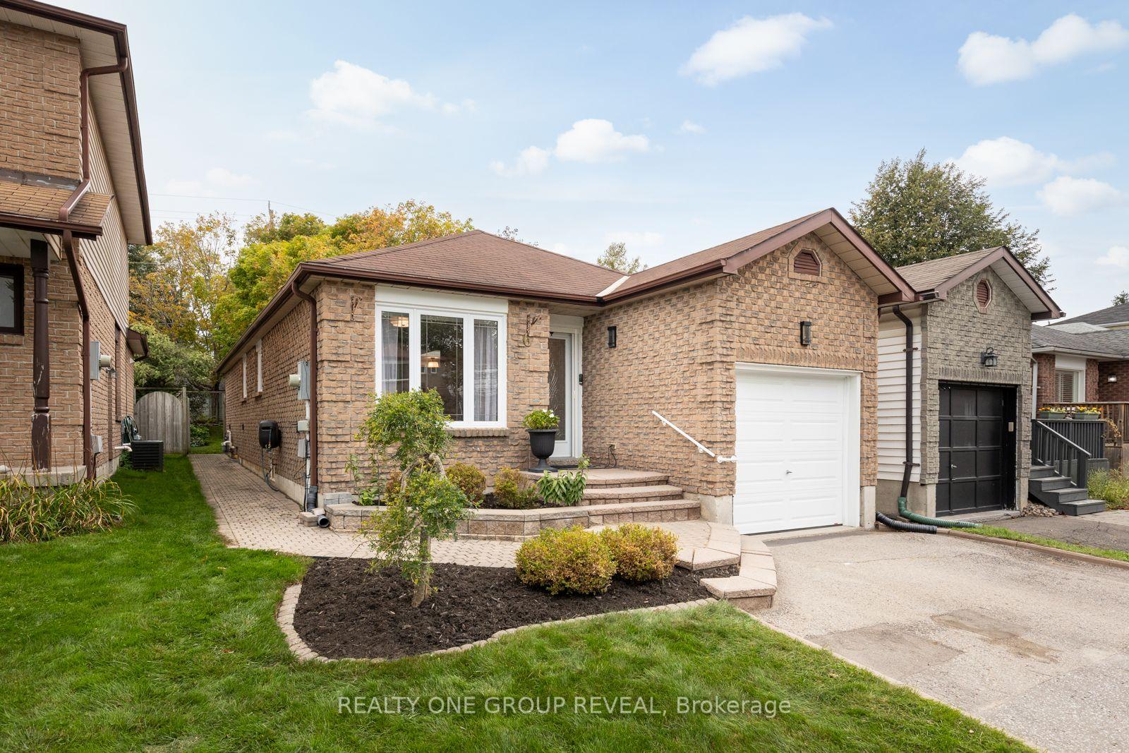 Photo 2 of 6 Mcfeeters Crescent, Clarington, Bowmanville — HOMEH