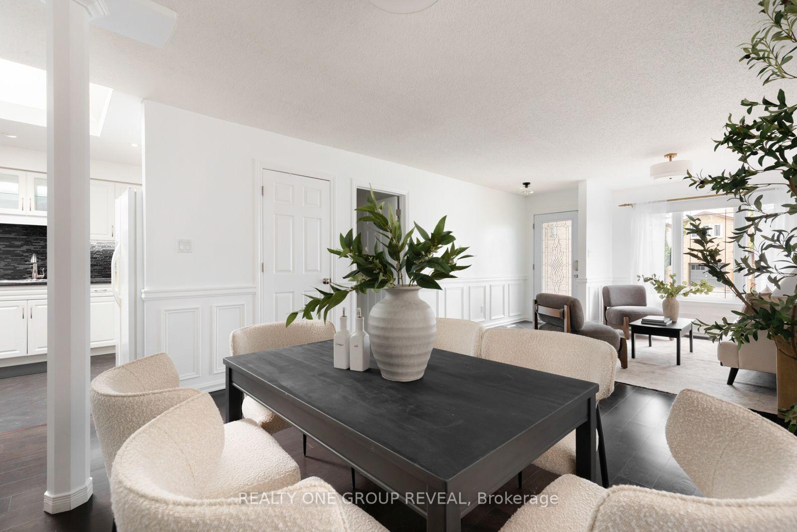 Photo 11 of 6 Mcfeeters Crescent, Clarington, Bowmanville — HOMEH