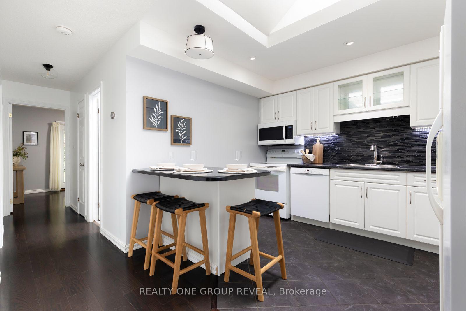 Photo 12 of 6 Mcfeeters Crescent, Clarington, Bowmanville — HOMEH