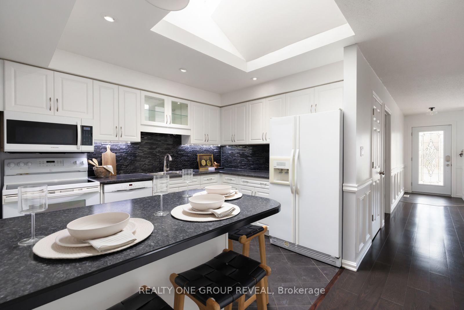 Photo 15 of 6 Mcfeeters Crescent, Clarington, Bowmanville — HOMEH