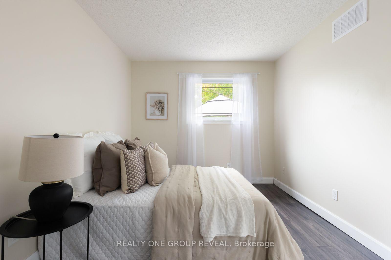 Photo 22 of 6 Mcfeeters Crescent, Clarington, Bowmanville — HOMEH