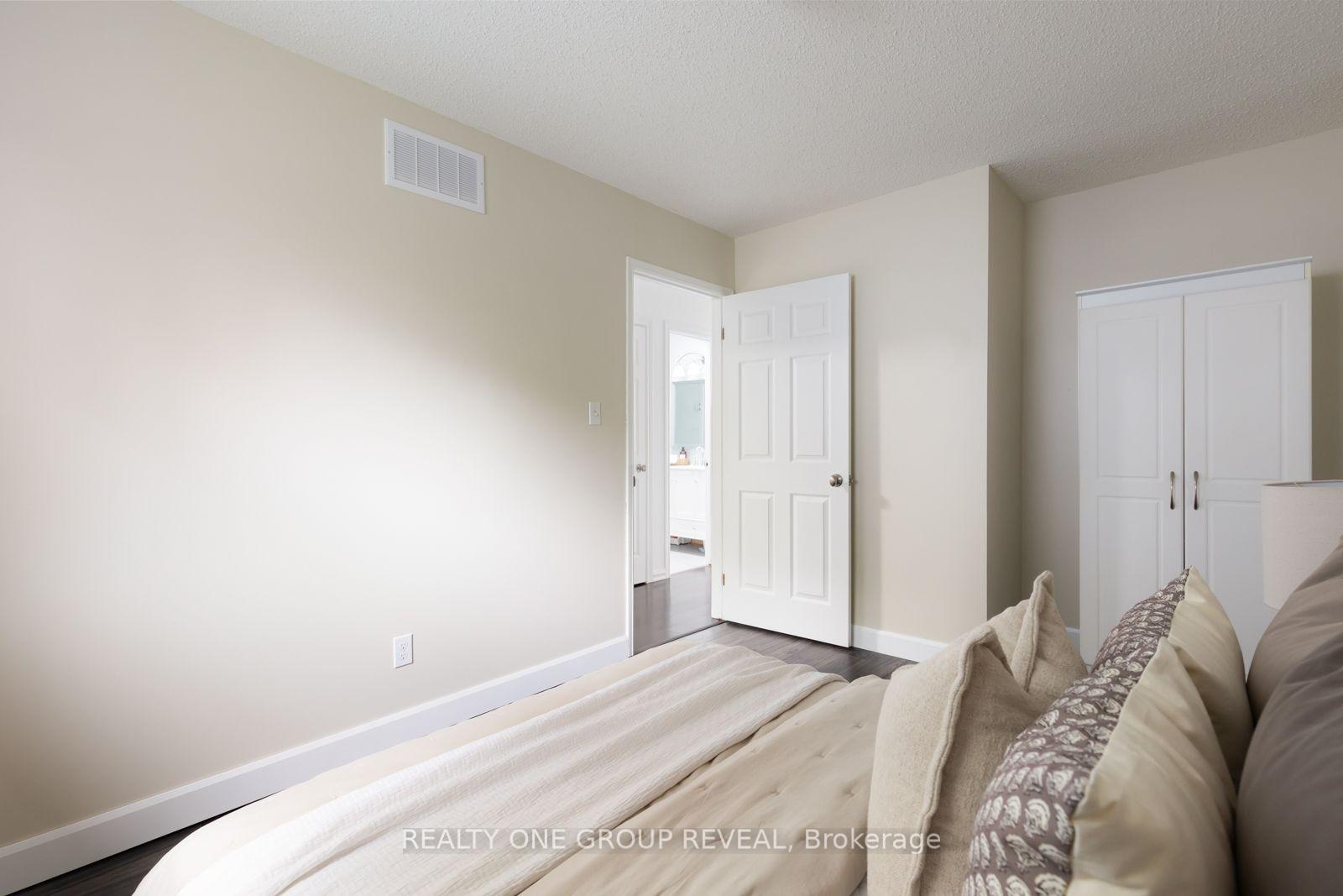 Photo 23 of 6 Mcfeeters Crescent, Clarington, Bowmanville — HOMEH
