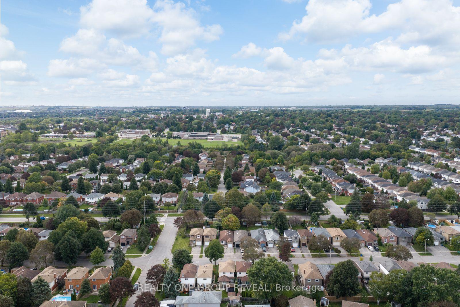 Photo 46 of 6 Mcfeeters Crescent, Clarington, Bowmanville — HOMEH