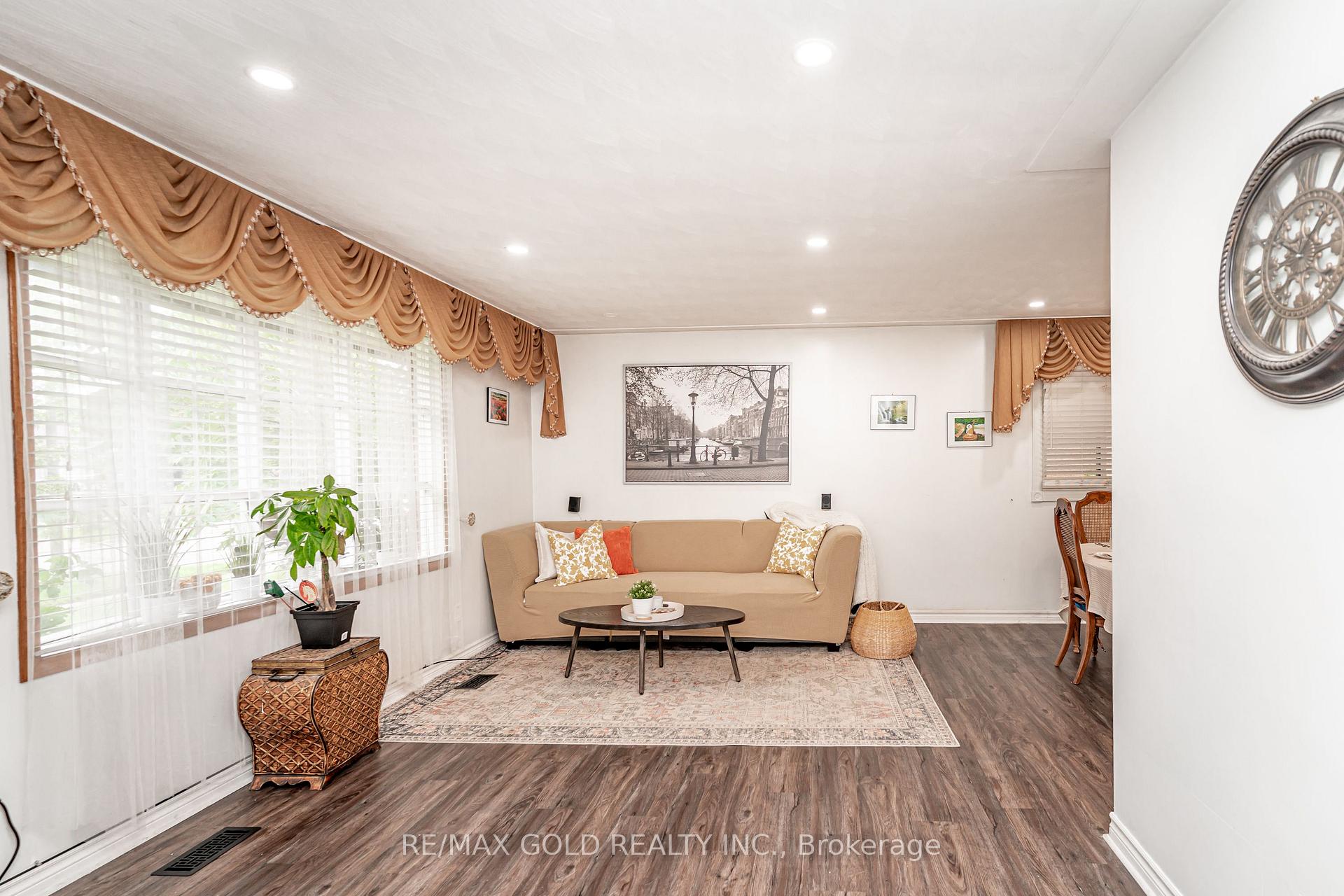 Photo 5 of 55 Ramblewood Way, Kitchener, Forest Heights — HOMEH